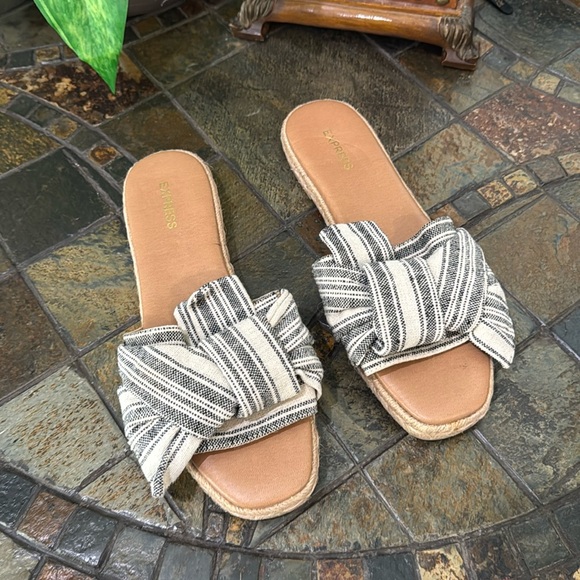 Express Women's Fabric Knot Slide Sandal - Picture 3 of 10